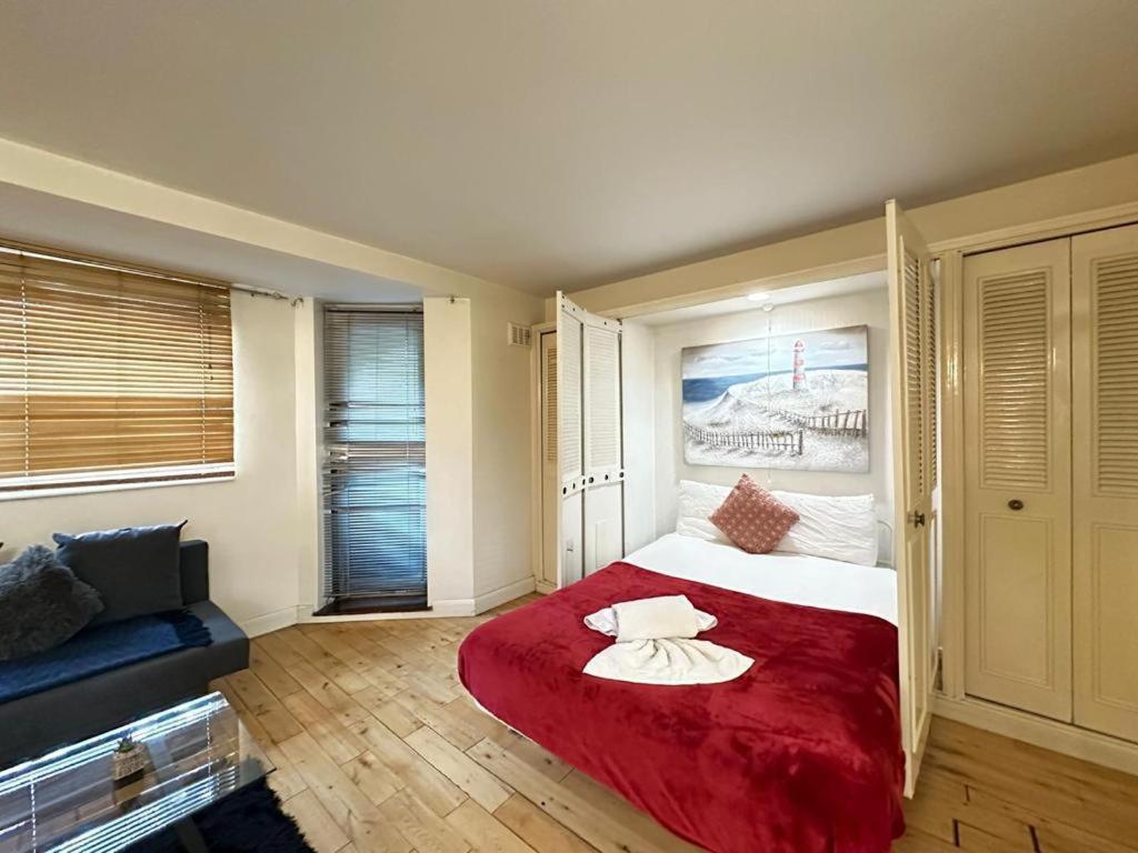 Chelsea Studio - Sleeps 4 - Near Cromwell Hospital Apartment *