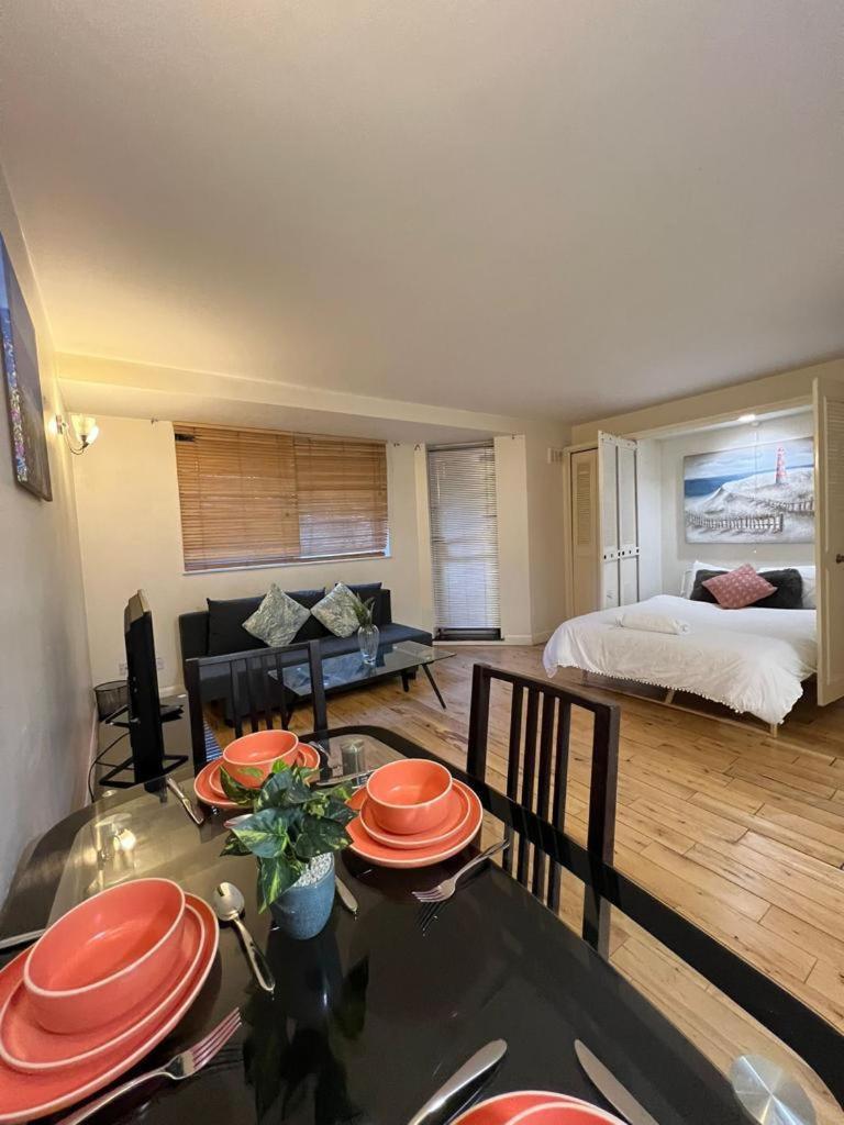 Apartment Chelsea Studio - Sleeps 4 - Near Cromwell Hospital London